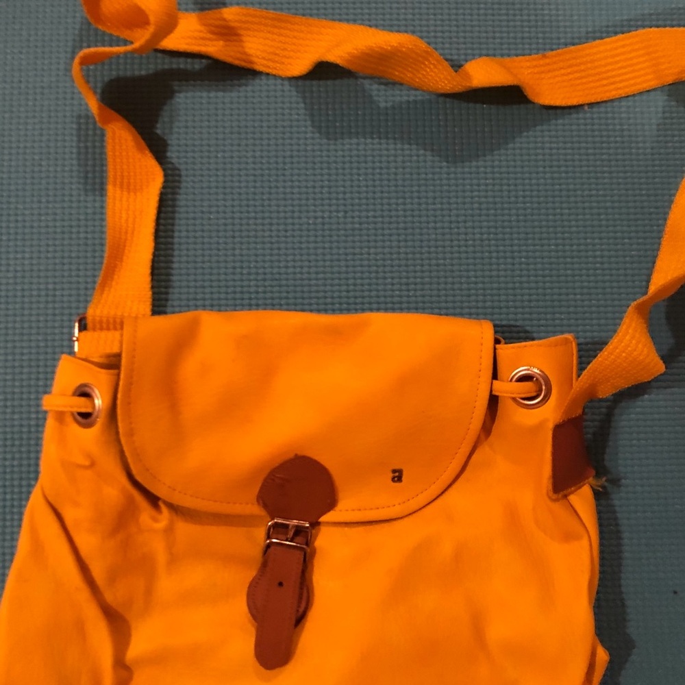 Vintage Stylish Yellow leather drawstring Shoulder Bag from Spain